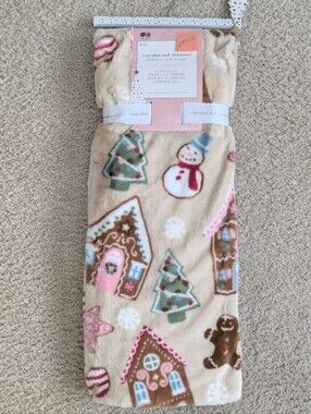 Cupcakes & Cashmere Faux Fur Gingerbread Theme Christmas Throw Blanket ☃️🎄